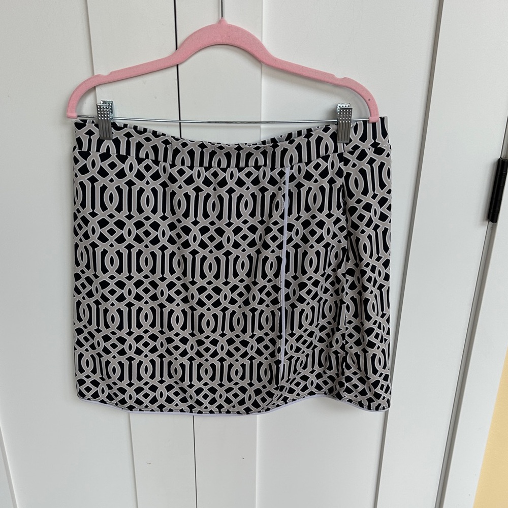 Lulu-B Black and Beige Patterned Skort Size XL
